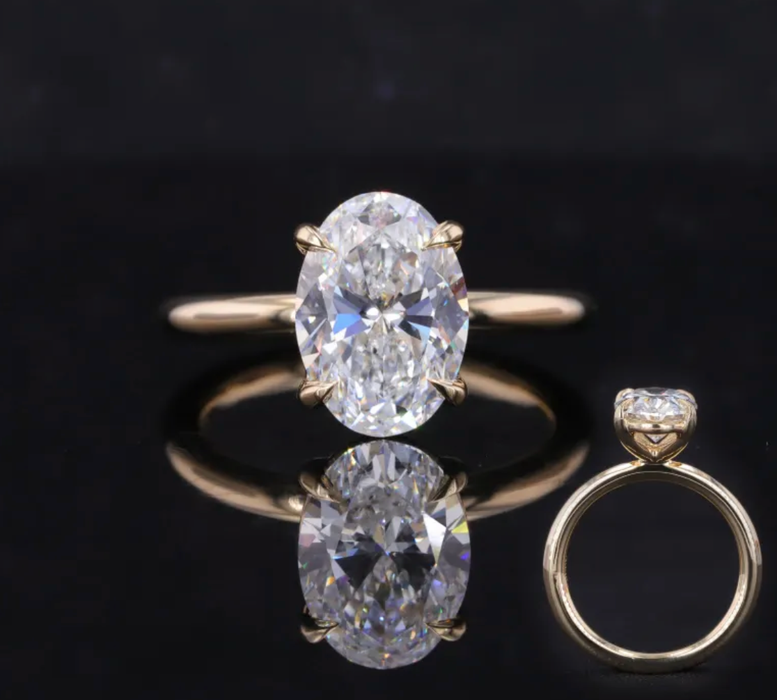 Bague de fiançailles solitaire ovale
