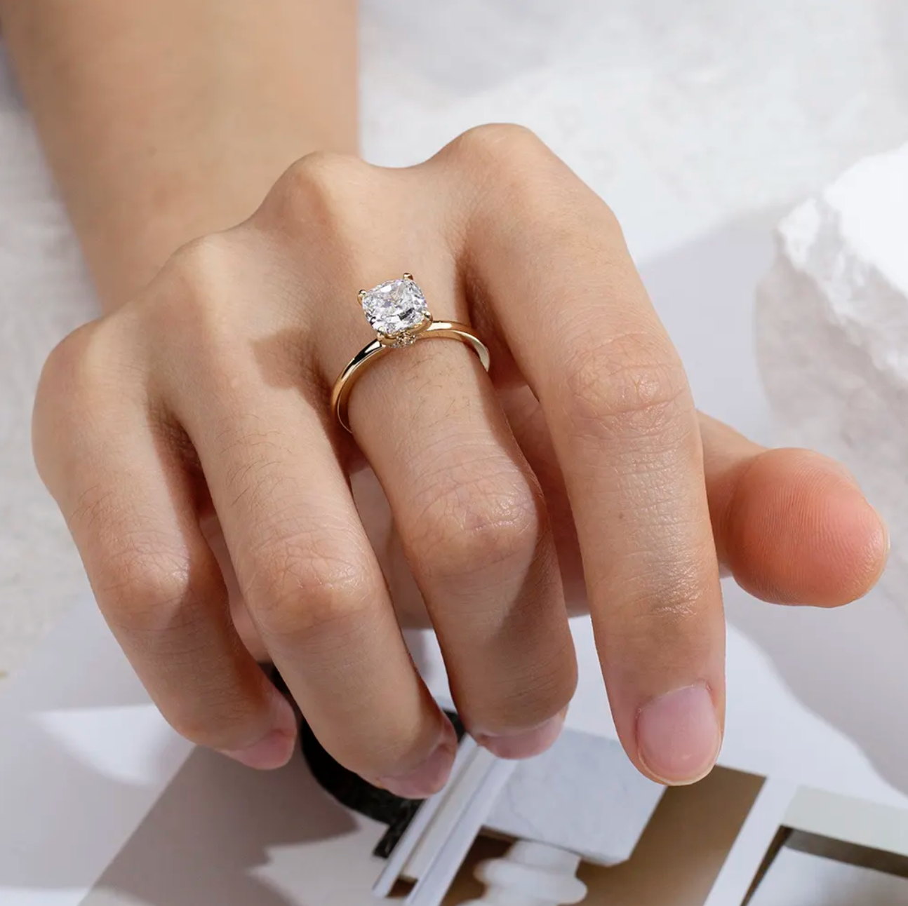 Bague de fiançailles solitaire coussin