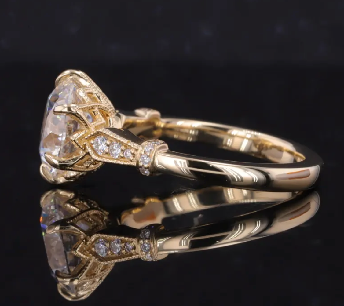 Bague de fiançailles ronde torsadée à motif floral