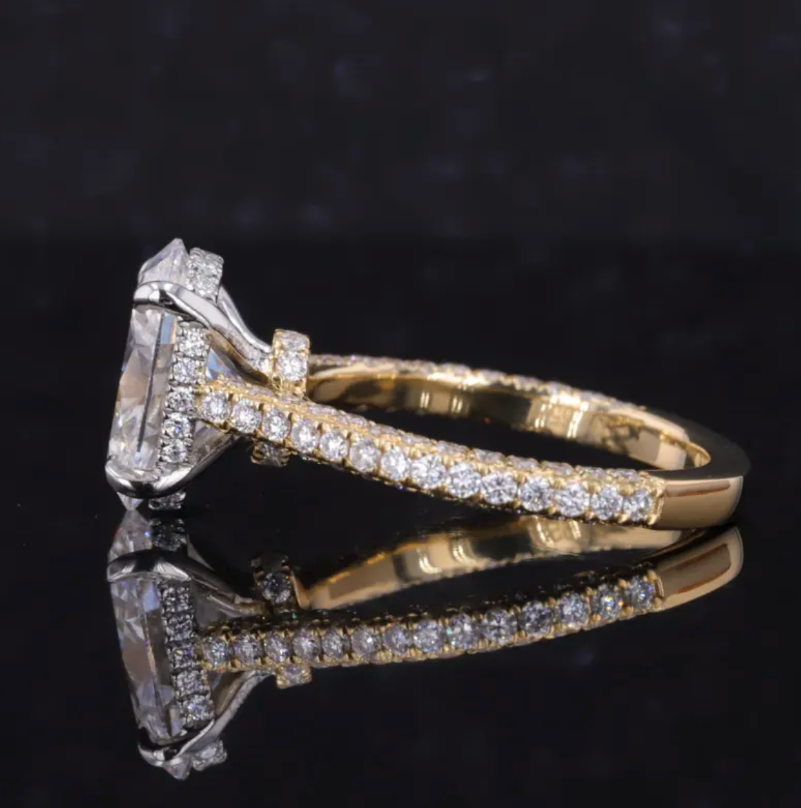 Bague de fiançailles ovale solitaire pavé
