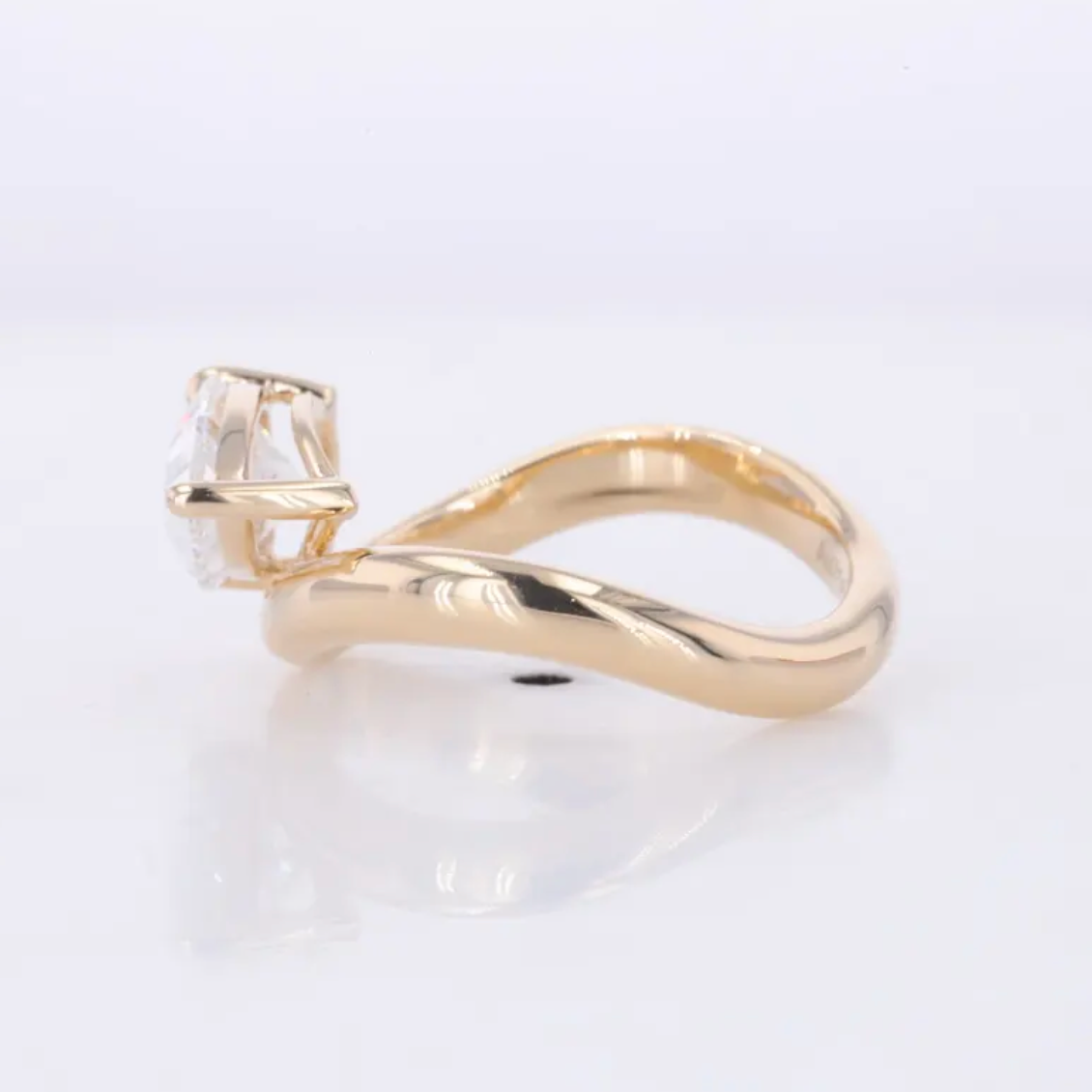 Bague de fiançailles solitaire en poire Tojon