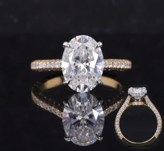 Bague de fiançailles ovale solitaire pavé