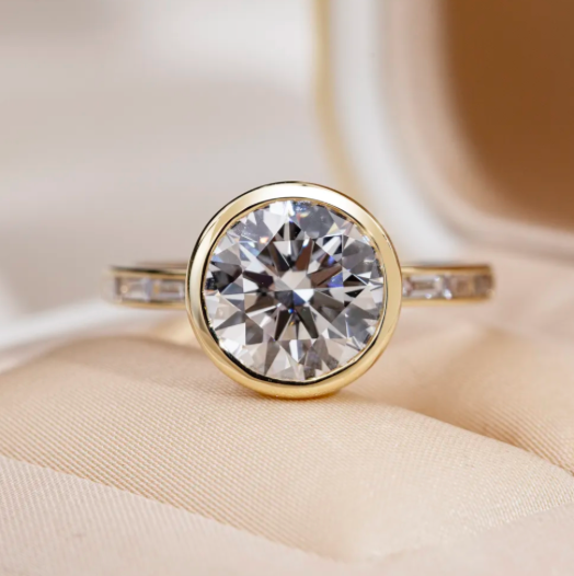 Bague de fiançailles à lunette ronde