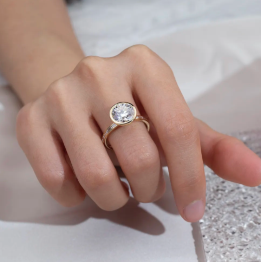 Bague de fiançailles à lunette ronde