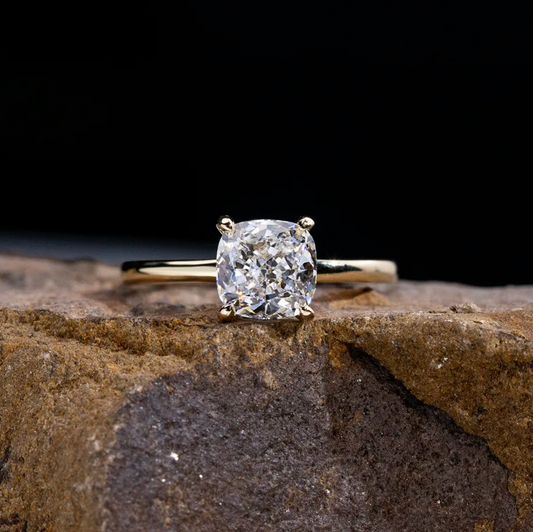 Bague de fiançailles solitaire coussin