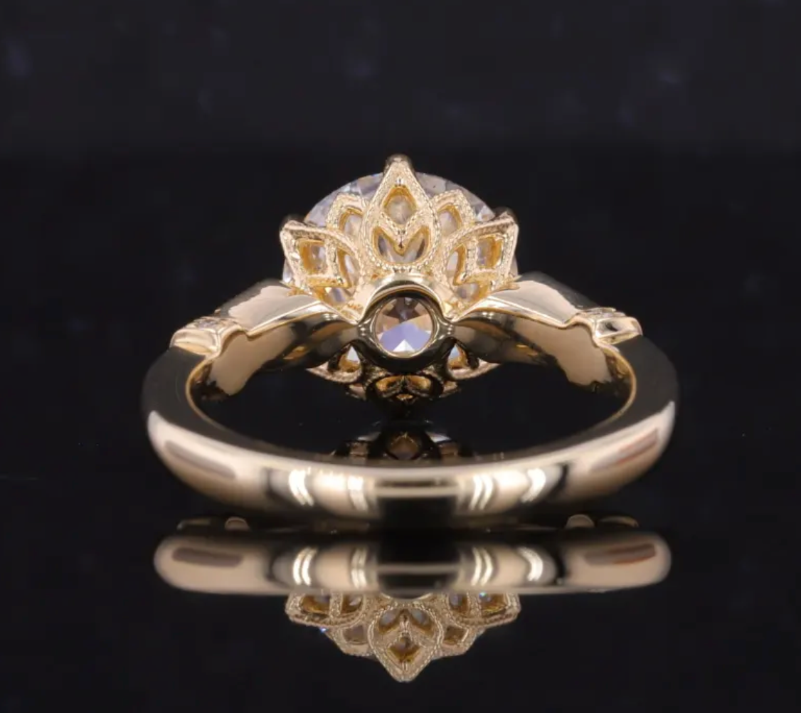 Bague de fiançailles ronde torsadée à motif floral