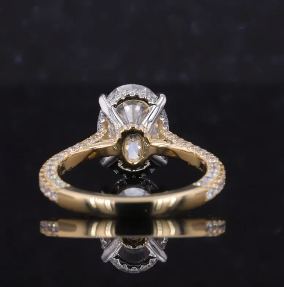 Bague de fiançailles ovale solitaire pavé