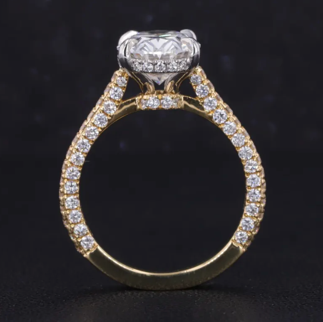Bague de fiançailles ovale solitaire pavé