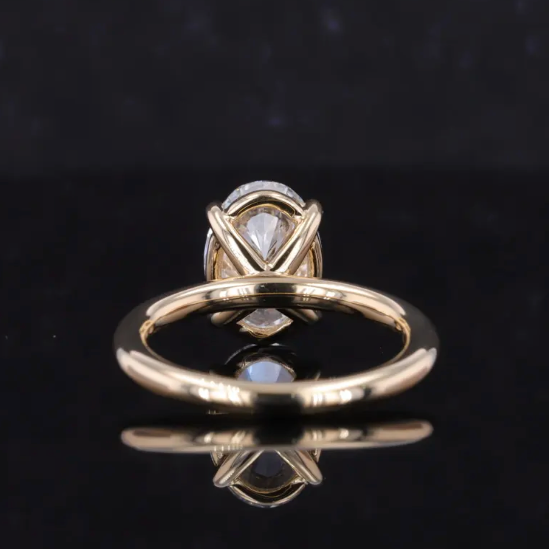Bague de fiançailles solitaire ovale
