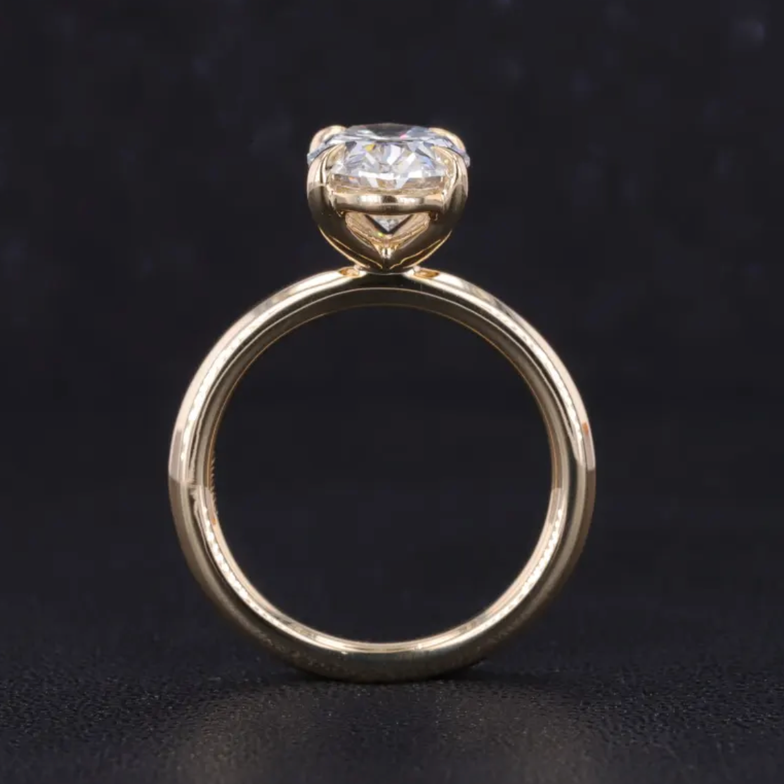 Bague de fiançailles solitaire ovale
