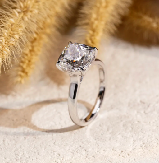 Bague de fiançailles solitaire coussin